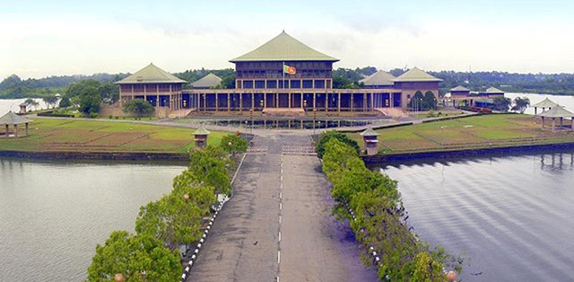श्रीलंकाको संसद्‍मा अपदस्थ प्रधानमन्त्री विक्रमासिंगेलार्इ पुनःस्थापित गर्नुपर्ने प्रस्ताव पारित