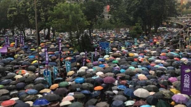हङकङमा रोकिएन प्रदर्शन, लाखौं जनता सडकमा