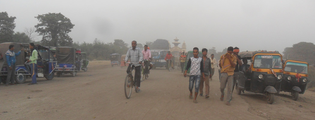 नेपाल भित्रिने प्रमुख नाका- धुलो र धुँवाको स्वागत (तस्वीर-भिडियो)