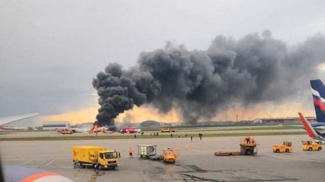 मस्कोमा विमानमा आगो लाग्दा ४१ जनाको मृत्यु 