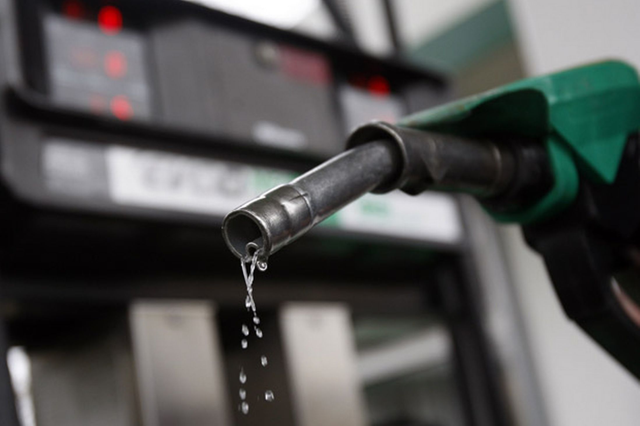पेट्रोलको मूल्य रु एक घट्यो, निगम अब मासिक ३० करोड नाफामा जाने