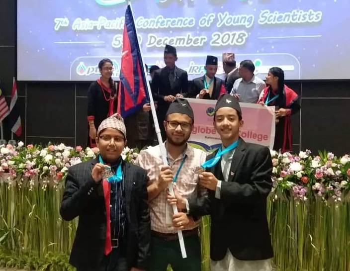  युवा वैज्ञानिकको सम्मेलनमा नेपाललाई रजत पदक 