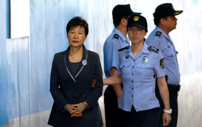 भ्रष्टाचारको आरोपमा दक्षिण कोरियाली पूर्वराष्ट्रपतिलाई ३२ वर्षको जेल सजाय 