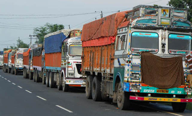भारतीय भन्सारले रोक्यो ट्रक तथा ट्याङ्कर
