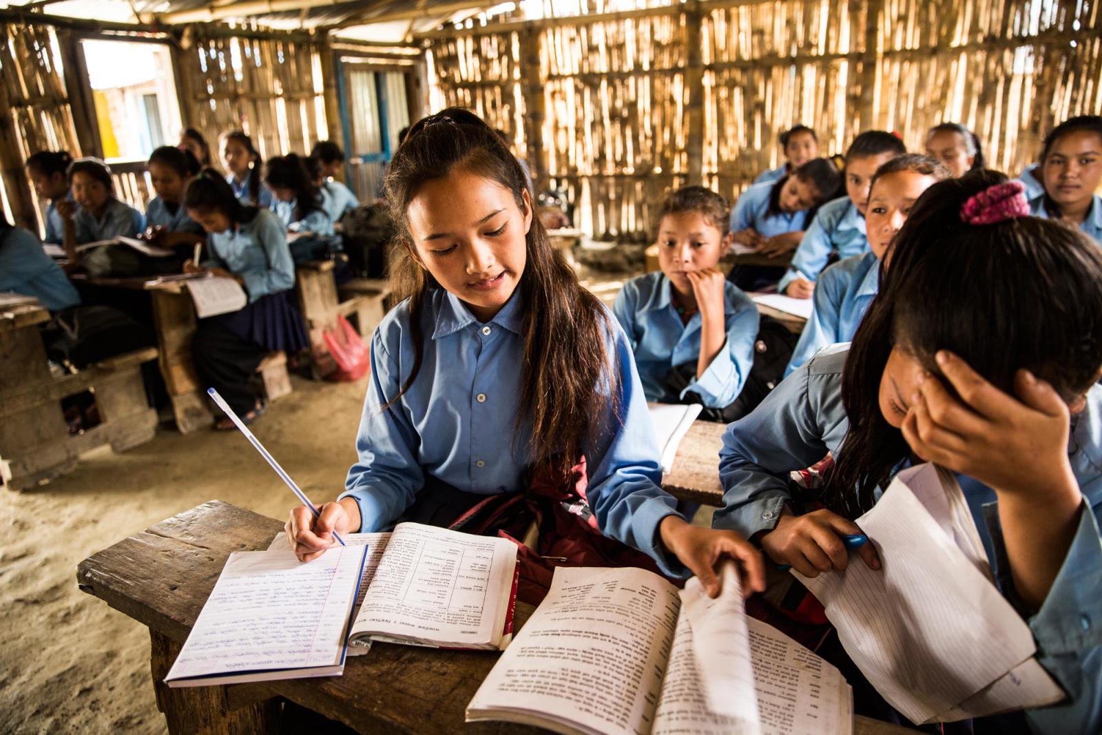 'भूकम्प प्रभावित बालबालिकालाई शिक्षा र संरक्षणको खाँचो'