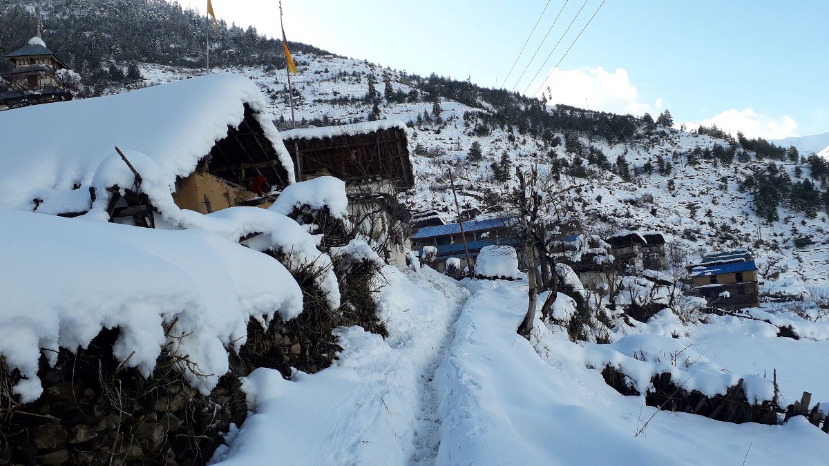 हिउँले सेताम्य जाजरकाेटकाे शुर गाउँमा।