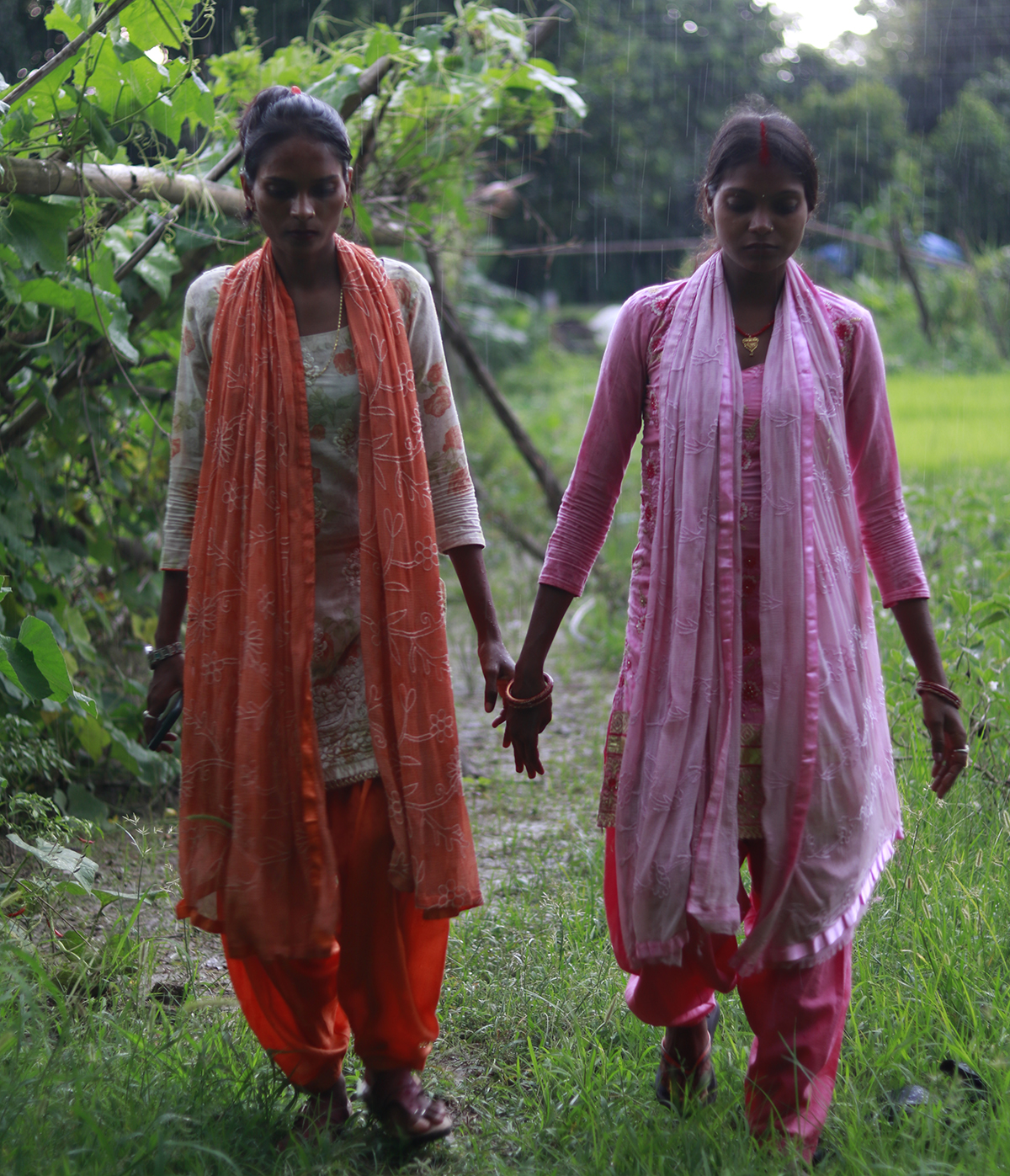 Haat_mah_haat_milayera_aghi_badeka_2_didi_baini_sangam_rah_lakxmi.jpg