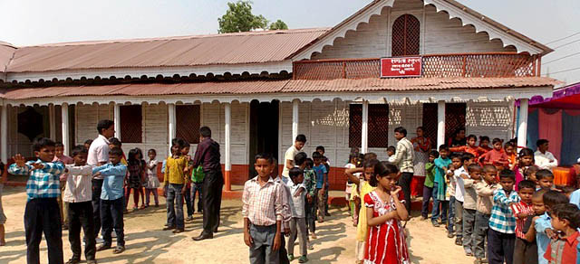 सामुदायिक विद्यालयमा शिक्षकको अभाव : विद्यार्थीबाट शुल्क उठाएर तलब