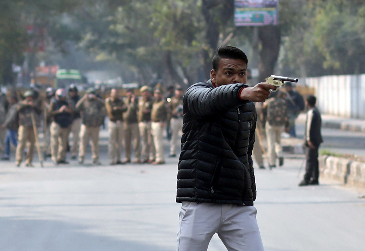 जामिया विश्वविद्यालयको सडकमा "आजादी" माग्नेलाई खोज्दै हिँड्ने बन्दुकधारी पक्राउ