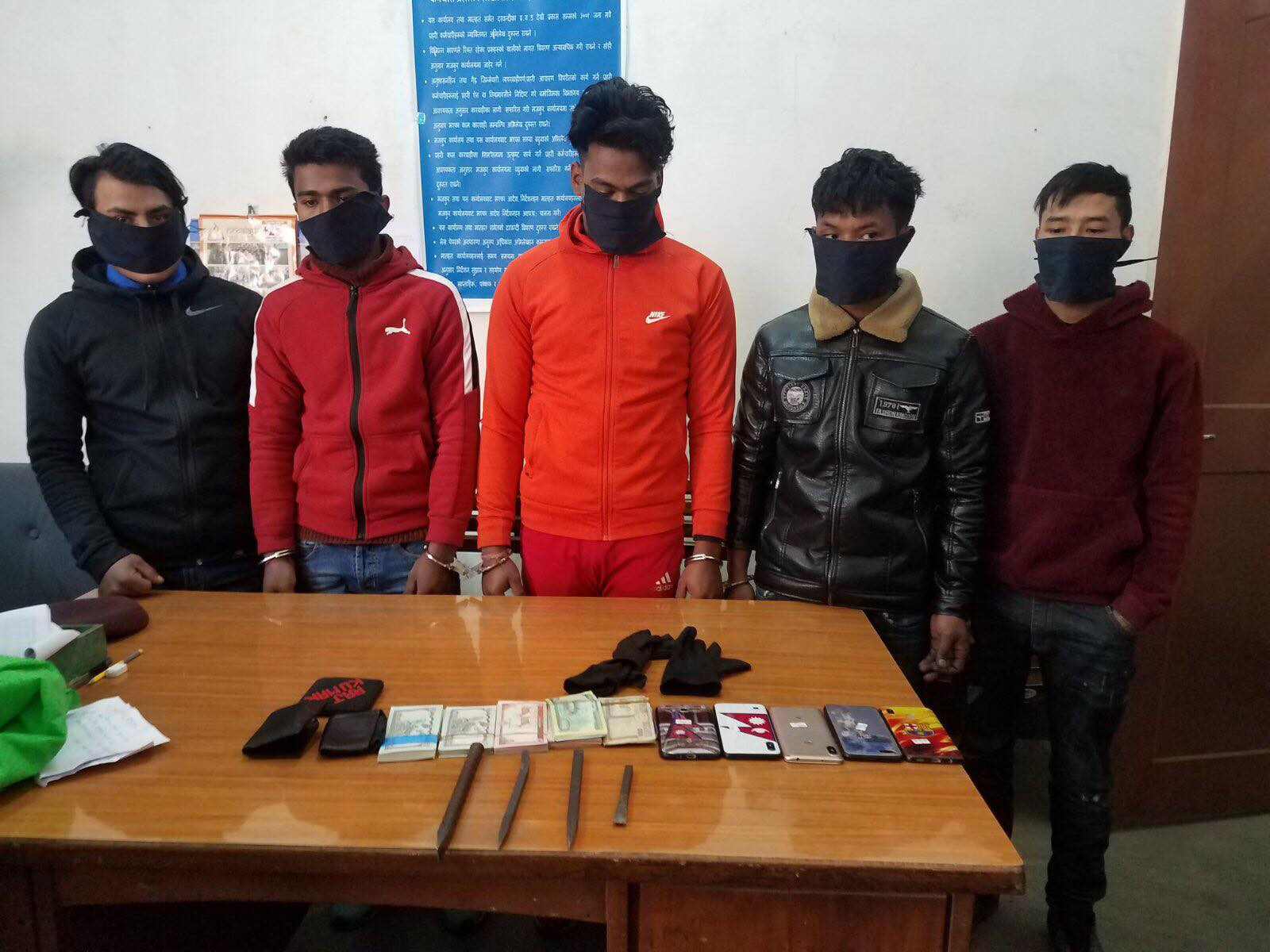 चोर समातिएपछि बल्ल घरधनीले थाहा पाए घर फोडिएको सूचना