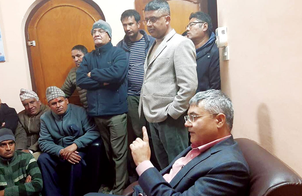 प्रधानमन्त्रीको चुँडिएको तुलो