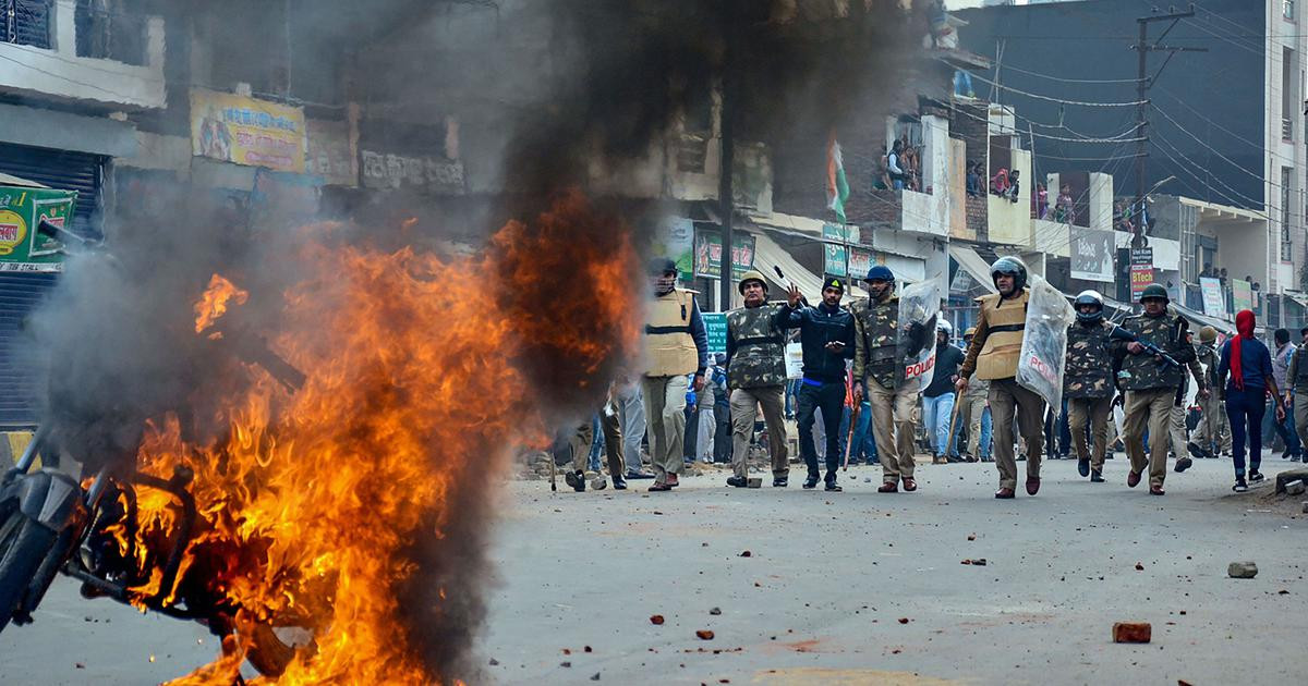 दिल्लीको हिंसात्मक दंगामा ३४ जनाको ज्यान गयो, १ सय ३० जना पक्राउ