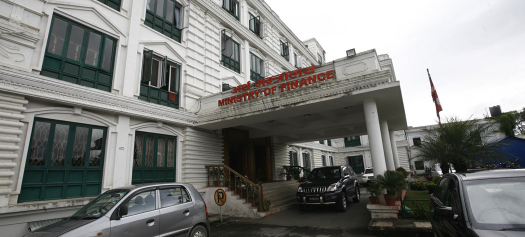 के कर उठाउने दबाबले सरकार बन्दाबन्दी खोल्न बाध्य भएको हो ?