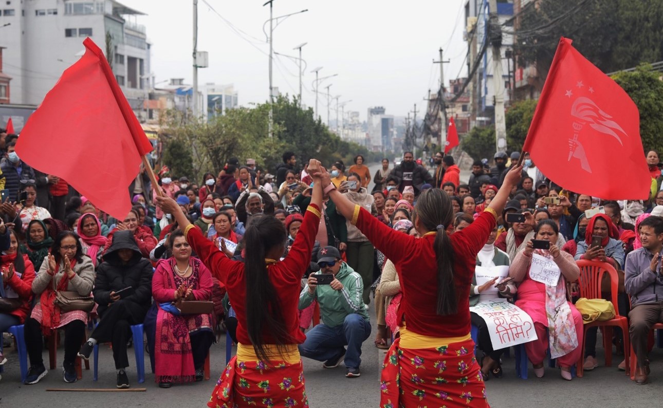 सडकमै सांस्कृतिक प्रस्तुति (तस्वीरहरू)