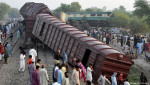 पाकिस्तानमा दुईवटा रेल जुध्दा ३० जनाको मृत्यु