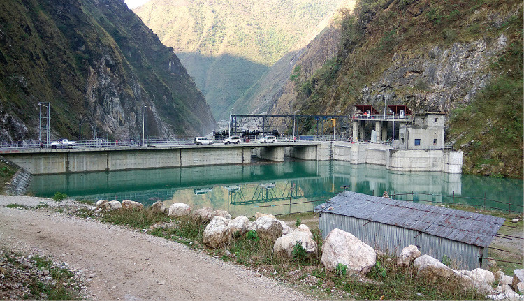 पूर्वाधार आयोजनालाई स्थानीयको अवरोध, आपूर्तिको समस्या