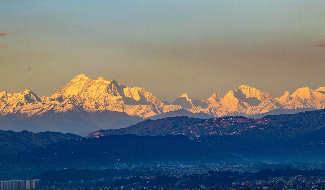 काठमाडौंबाटै छ्याङ्ग देखियो सगरमाथा (तस्वीरहरू)