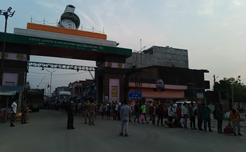 दशैको मुखमा मजदूरीका लागि भारत जानेको लर्को