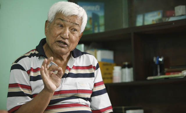 'अहिलेको राजनीतिले  कसैलाई फूल त कसैलाई काँडा देखिरहेको छ'