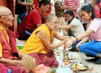 जनैपूर्णिमामा बौद्ध लामाको विचलन
