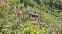 हेलिकोप्टर दुर्घटनामा घाइतेको उद्धार गरिंदै (तस्वीरहरू)