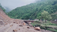 पहिरोले नारायणगढ-मुग्लिन सहित पाँच राजमार्ग अवरुद्ध