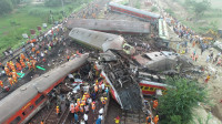 भारतमा रेल दुर्घटना हुँदा २२३ यात्रुको मृत्यु, ९०० भन्दा बढी घाइते