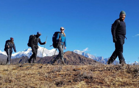 विदेश जाने नेपालीको खर्च २६ अर्ब, नेपालको पर्यटन आय ११ अर्ब