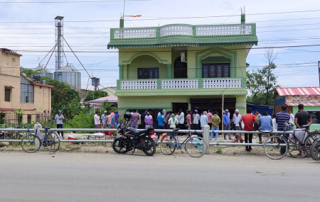 ब्याड राख्ने बेलामा धानकाे बीउ अभाव: दाेब्बर मूल्य तिर्दै किसान