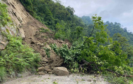 पहिरोले सात ठाउँमा राजमार्ग अवरुद्ध, २१ ठाउँमा एकतर्फी सञ्चालन