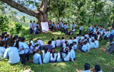 प्रविधिमा असमान पहुँच: विद्यार्थीको ठूलो संख्या पढाइबाट वञ्चित