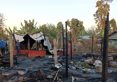 शरणार्थी शिविरमा आगलागी हुँदा तीन घर जलेर नष्ट
