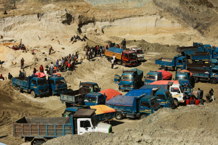 चाँगुनारायणमा धमाधम सम्याइँदै क्रिकेट रंगशाला निर्माणस्थल (तस्वीरहरू)