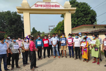 दिनेश सञ्चार गृहमा भएको आक्रमणको विरोधमा कैलालीका पत्रकार आन्दोलित 