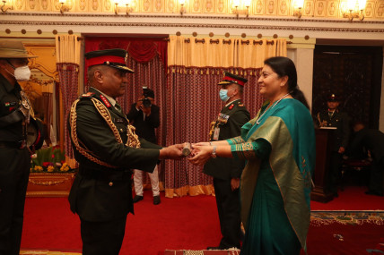 भारतीय सेनाध्यक्षलाई नेपाली सेनाको ‘मानार्थ महारथी’ सम्मान