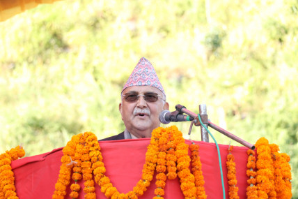 संखुवासभा पुगेर प्रधानमन्त्री ओलीले दोहोर्‍याए- 'कसैले माग्दैमा राजीनामा दिन्न'