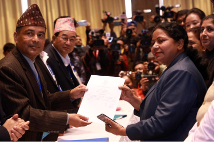उपराष्ट्रपतिको चुनावमा उम्मेदवारी फिर्ता लिएको प्रमिलाको घोषणा