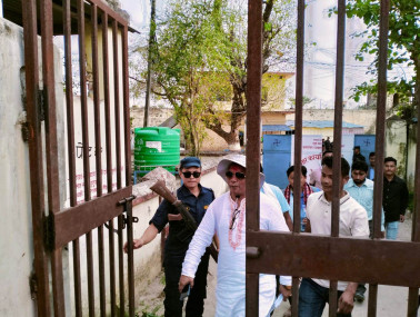 रेशम चौधरीले भेटे टीकापुर घटनाका कैदी