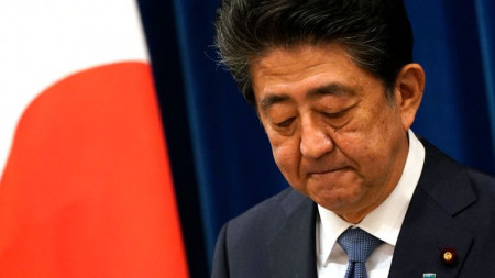महामारीको समयमा कर्तव्य पूरा गर्न नसकेकोमा माफी माग्दै जापानका प्रधानमन्त्री सिन्जो अबेद्वारा राजीनामा
