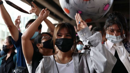 सरकारविरोधी प्रदर्शन रोक्न थाइल्याण्डले ब्युँतायो राजाको आलोचना गर्न नपाइने कानून