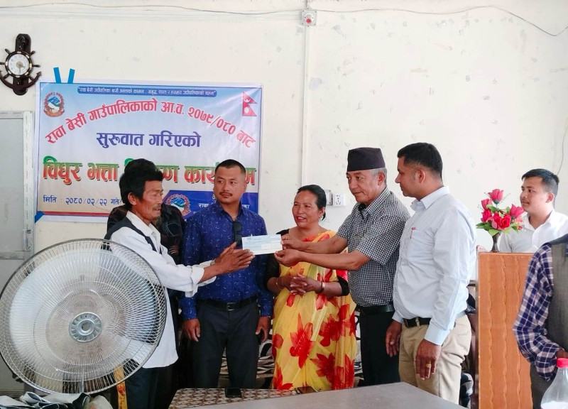 रावाबेसी गाउँपालिकाले दियो विधुरलाई मासिक भत्ता