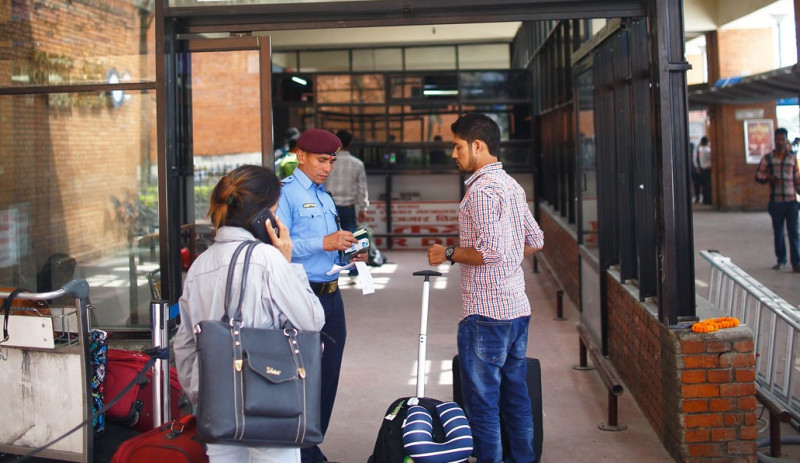 विदेश यात्रा गर्ने नागरिकको अधिकारमा अंकुश लगाइँदै, अध्यागमन कर्मचारीलाई तजबिजी अधिकार दिने तयारी 