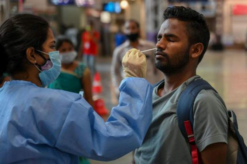 भारतमा कोरोनाका सक्रिय संक्रमितको संख्या २० लाख नजिक, दिल्लीमा एक साता बन्दाबन्दी घोषणा