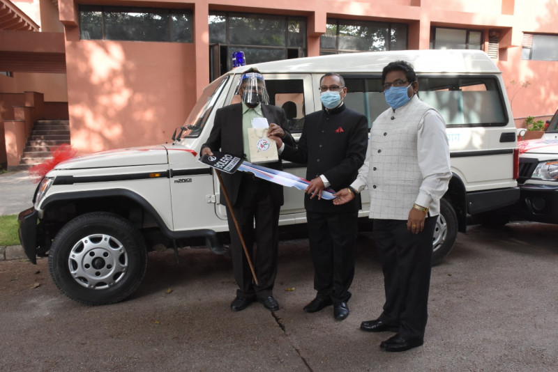 भारत सरकारद्वारा नेपालका ३० जिल्लाका सरकारी तथा गैरनाफामूलक संघ संस्थालाई ४१ एम्बुलेन्स र ६ बस उपहार