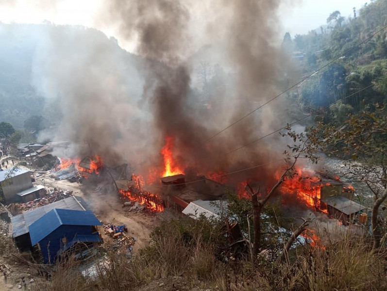 ताप्लेजुङको दोभानमा आगलागी, ३५ घर जलेर नष्ट