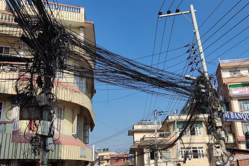 पोलमा तानिएका तार ४५ दिनभित्र व्यवस्थापन गर्न विद्युत् प्राधिकरणको निर्देशन