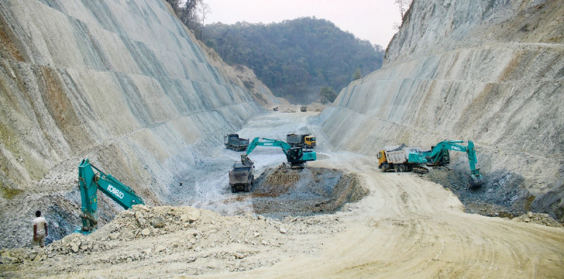 द्रुतमार्गमा अक्षम्य अलमल