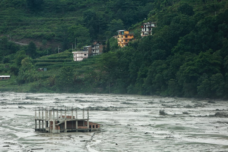 बाढीपहिरोबाट १३ जिल्ला प्रभावित, ६ को मृत्यु, २७ जना बेपत्ता