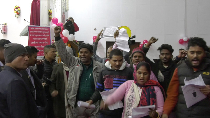मुख्यमन्त्री यादवको पत्रकार सम्मेलनमा ‘भ्रष्टाचारी सरकार’ भन्दै सत्तारूढ दलकै कार्यकर्ताको प्रदर्शन