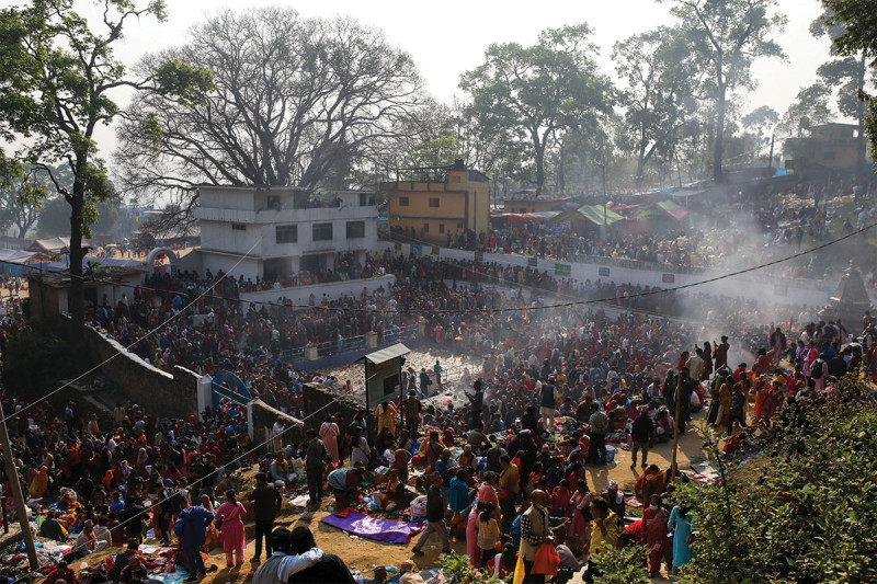 मातातीर्थ कुण्डमा श्रद्धालु (तस्वीरहरू)